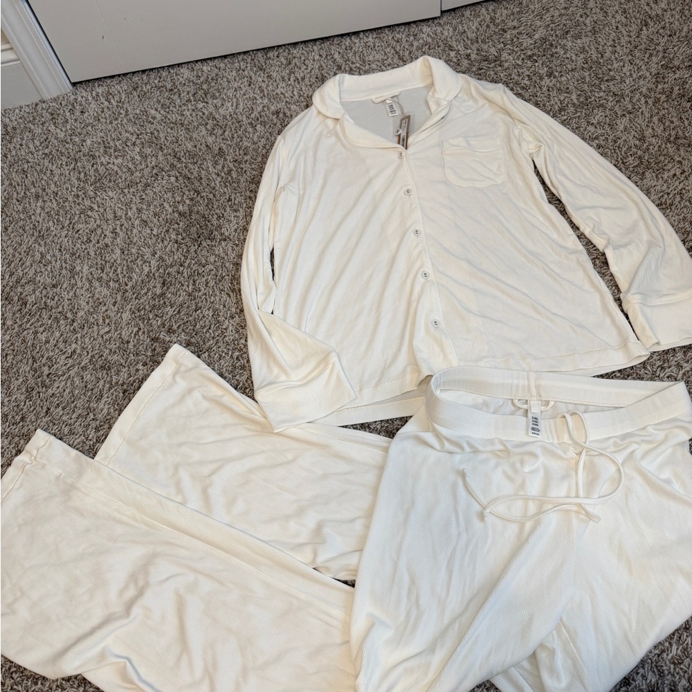 Skims Marble/ White Sleep set small - Picture 3 of 4